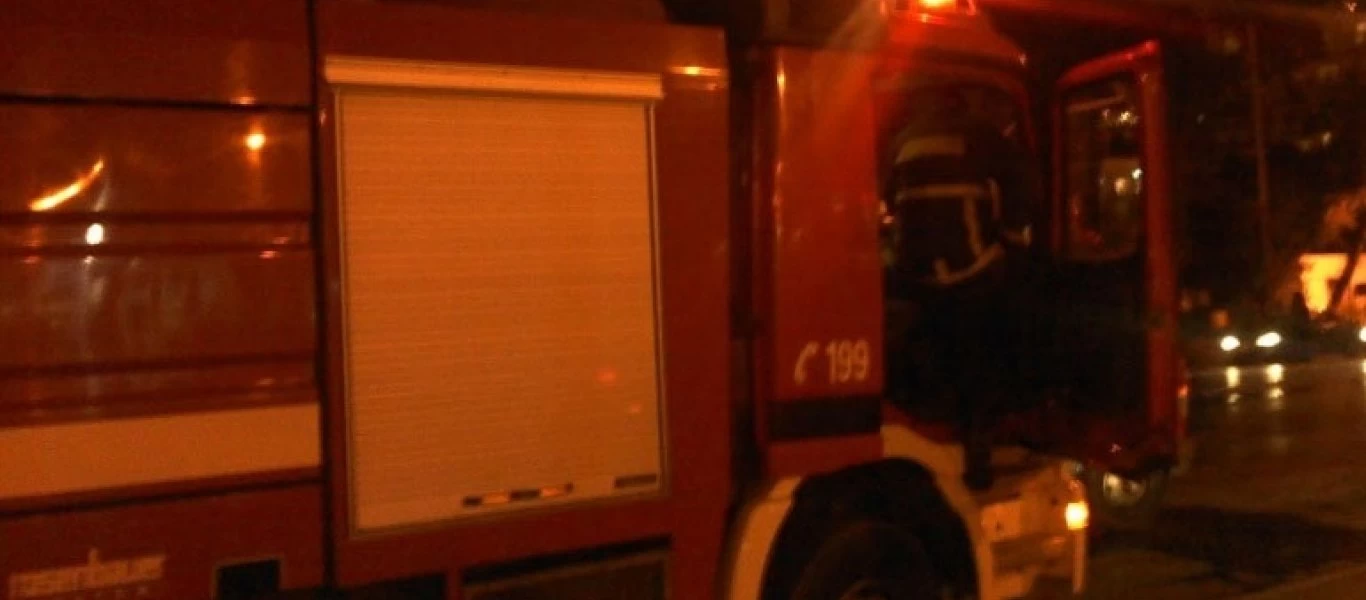 Ανετράπη όχημα στη Θεσσαλονίκη - Εξαφανίστηκε η οδηγός μετά τον απεγκλωβισμό της (βίντεο)